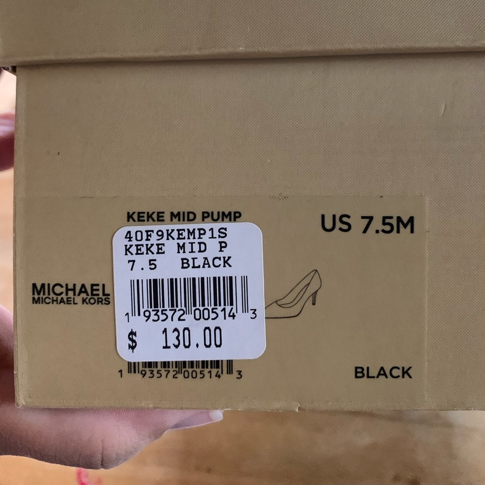 MK Black Pumps - Picture 2 of 6
